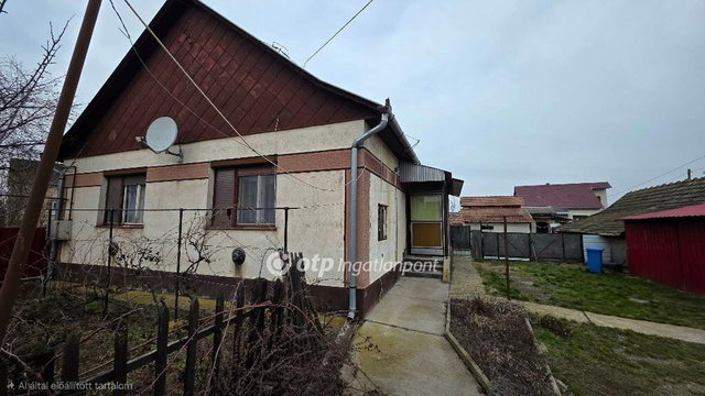 Eladó családi ház, Földesen 32 M Ft, 2 szobás