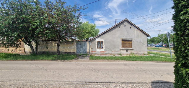 Eladó családi ház, Cegléden 26 M Ft, 2 szobás
