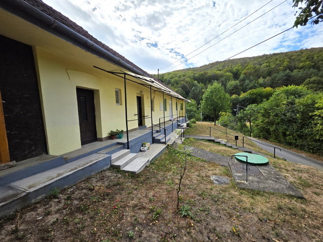 Eladó családi ház, Vágáshután 26 M Ft, 2 szobás