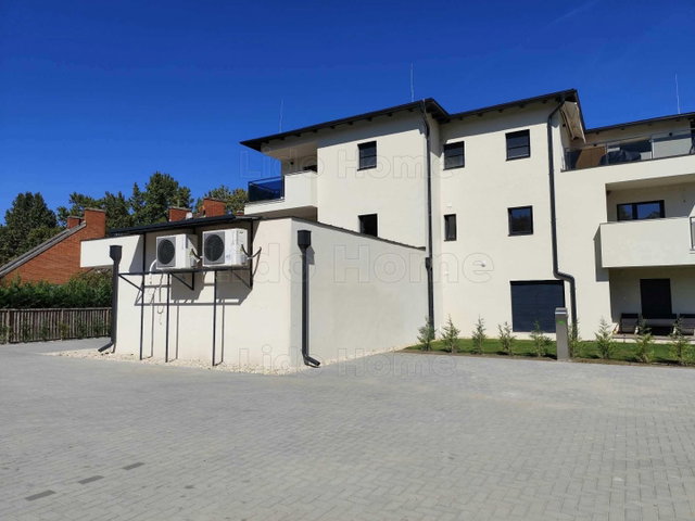 Eladó nyaraló, Zamárdiban 98 M Ft, 2 szobás