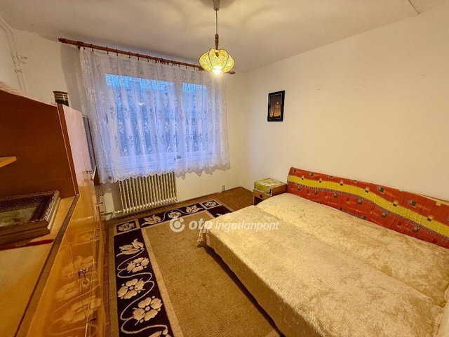 Eladó panellakás, Miskolcon 32.99 M Ft, 2+1 szobás