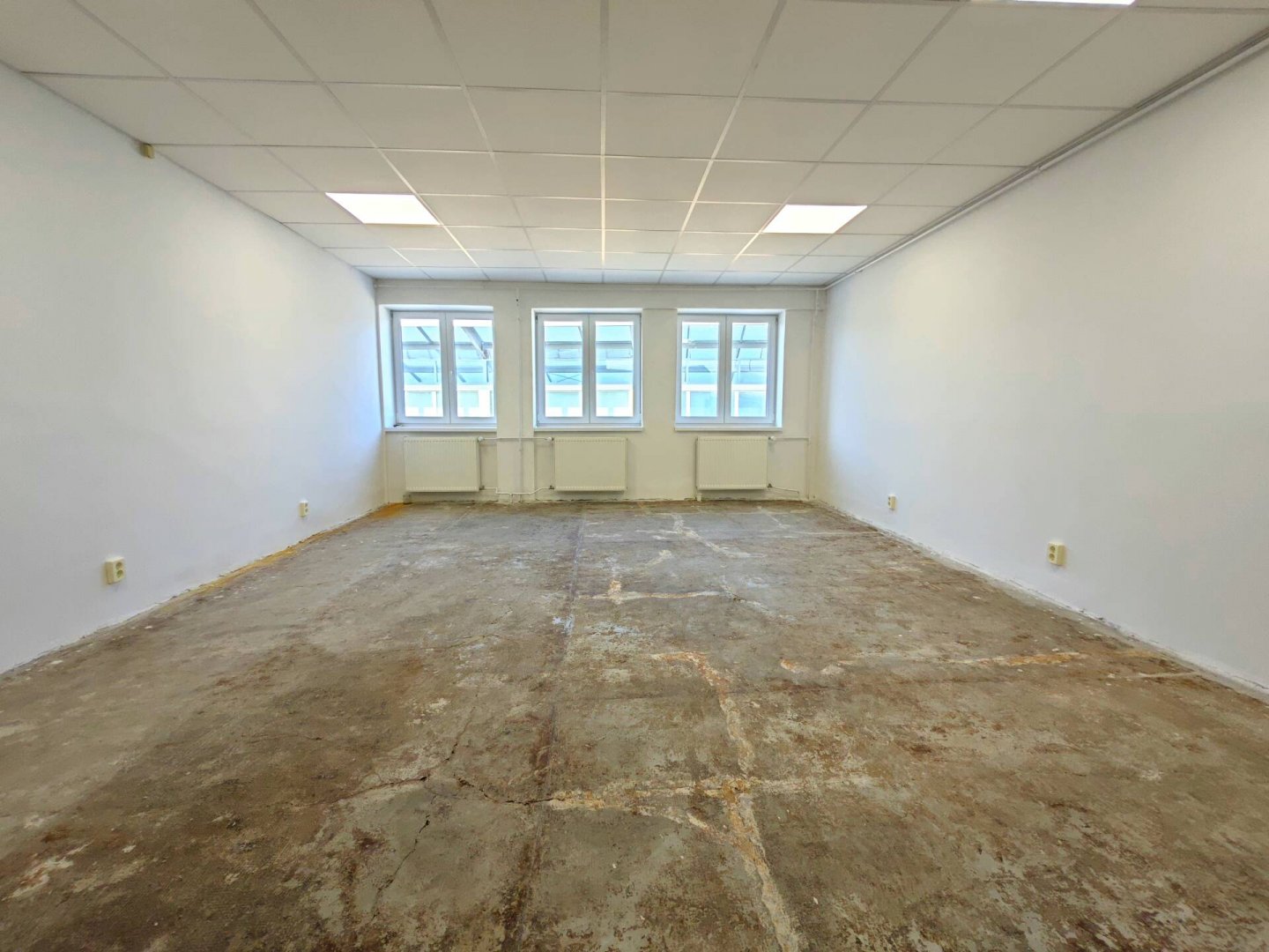 Üzlethelyiség · 1 hálószoba · 33 m² · 115.500 Ft
