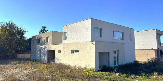 Eladó ikerház, Debrecenben 159.99 M Ft, 4+1 szobás