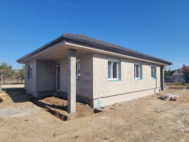 Eladó családi ház, Ságváron 89.9 M Ft, 4 szobás