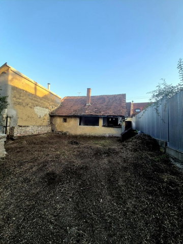 Eladó családi ház, Egerben 33.9 M Ft, 1 szobás