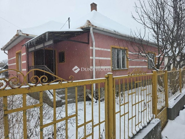 Eladó családi ház, Poroszlón 20 M Ft, 3 szobás