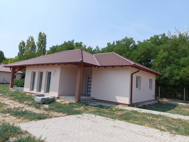 Eladó családi ház, Kiskunlacházán 84.9 M Ft, 4 szobás
