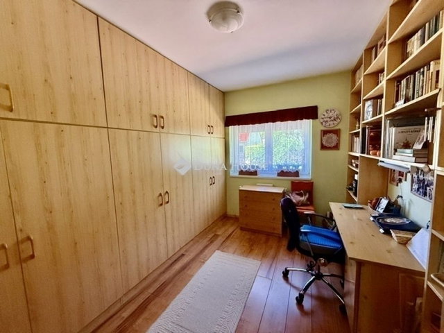 Eladó családi ház, Pécsett 87 M Ft, 4 szobás