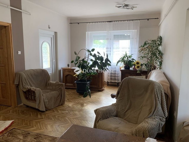 Eladó családi ház, Vecsésen 189.9 M Ft, 4 szobás
