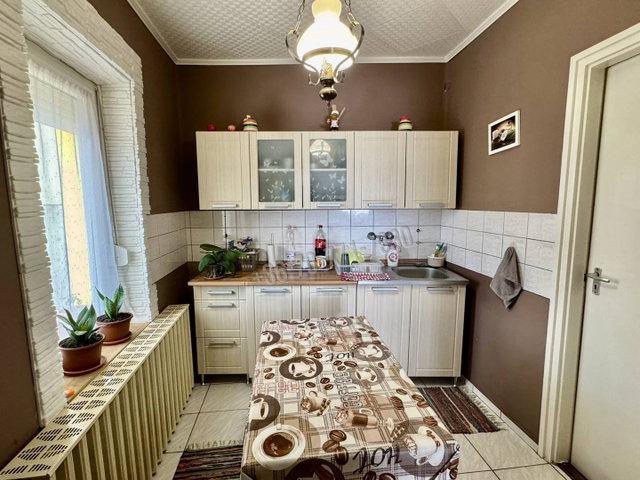 Eladó családi ház, Egerben 49.9 M Ft, 2 szobás