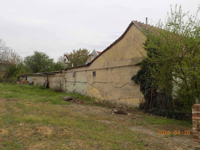 Eladó családi ház, Pécsett, Bor utcában 25.05 M Ft, 3+1 szobás