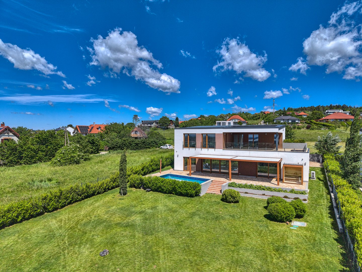 3 bed · 338m² · 360.000.000 ft