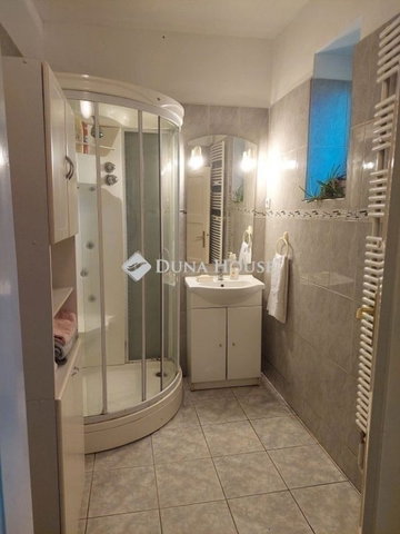 Eladó családi ház, Pécsett 43 M Ft, 3 szobás