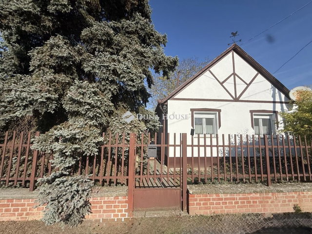 Eladó családi ház, Vezsenyen 30 M Ft, 7 szobás
