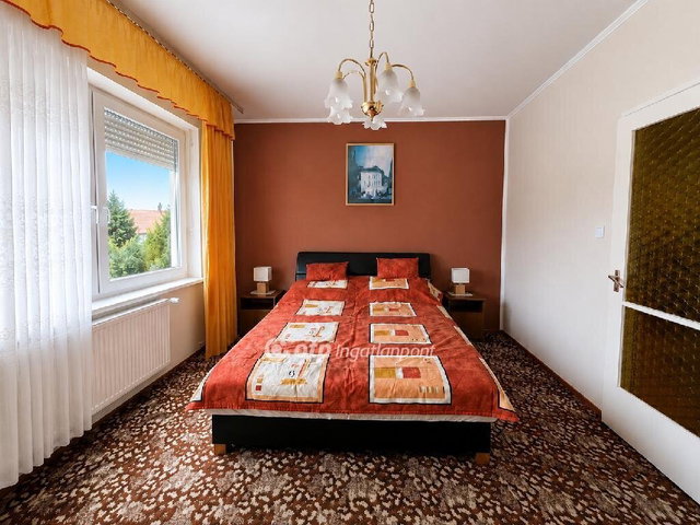 Eladó téglalakás, Győrött 99.9 M Ft, 3 szobás