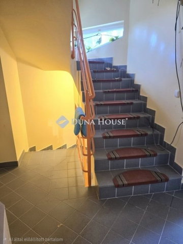 Eladó családi ház, Pécsett 169.9 M Ft, 6 szobás