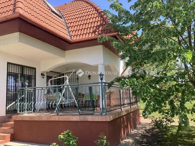 Eladó családi ház, Balatonfenyvesen 114.9 M Ft, 4 szobás