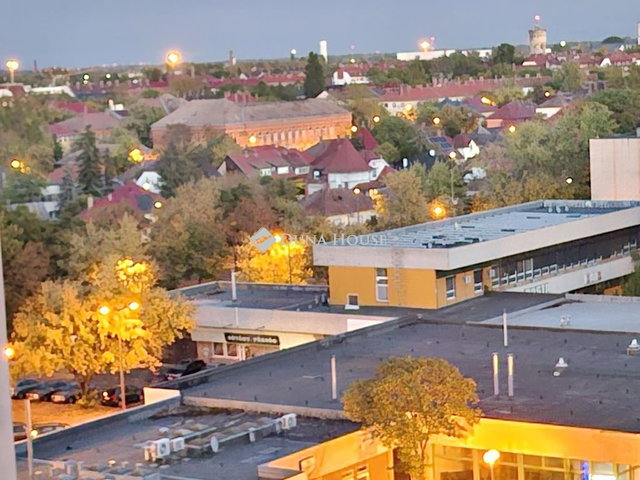 Eladó panellakás, Kecskeméten 42.9 M Ft, 3 szobás