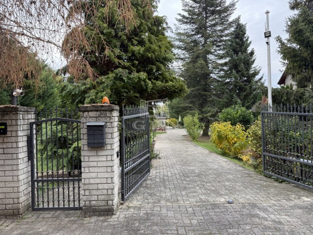 Eladó családi ház, Székesfehérvárott 159.9 M Ft, 2+1 szobás