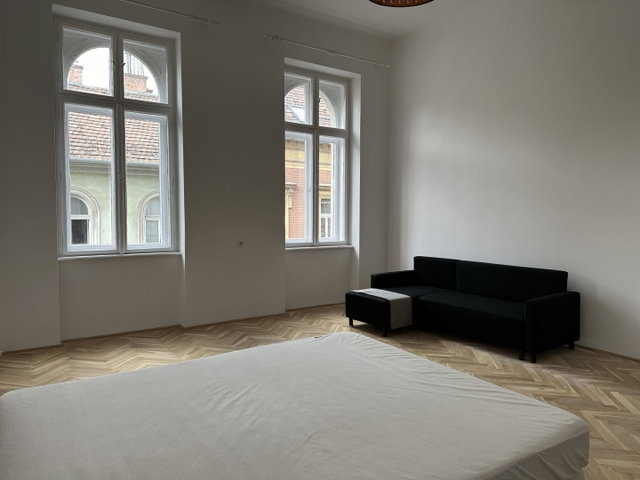 Eladó téglalakás, Budapesten, VI. kerületben 91 M Ft, 1 szobás