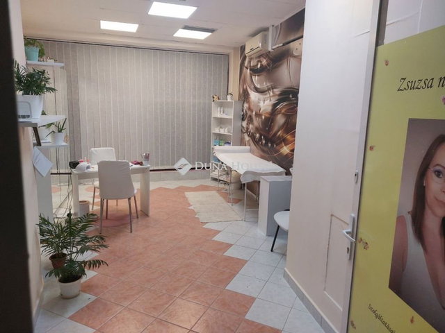 Eladó üzlethelyiség, Nyíregyházán, Vay Ádám körúton
