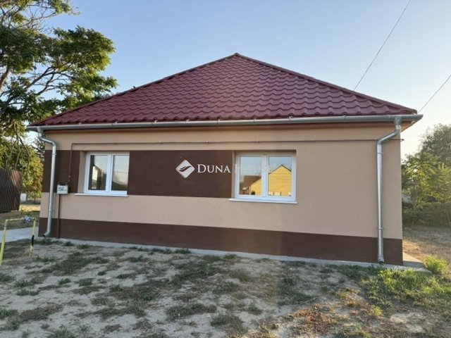 Eladó családi ház, Lajosmizsén 63.9 M Ft, 4 szobás