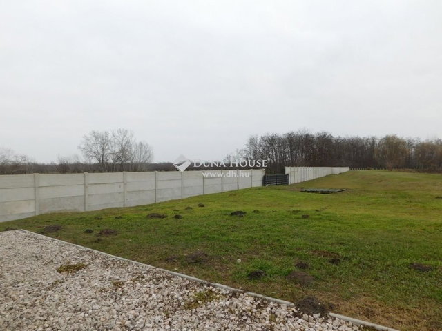 Eladó családi ház, Kecskeméten 250 M Ft, 2 szobás