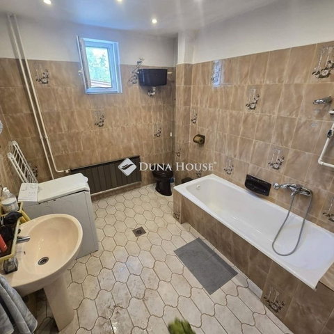 Eladó ikerház, Gödöllőn 224 M Ft, 7 szobás