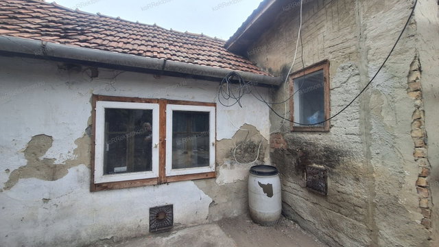 Eladó családi ház, Jászberényben 25.99 M Ft, 2 szobás
