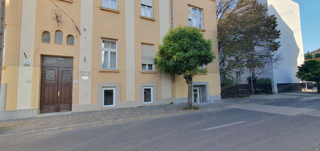 Eladó üzlethelyiség, Győrött, Kiss János utcában 62 M Ft