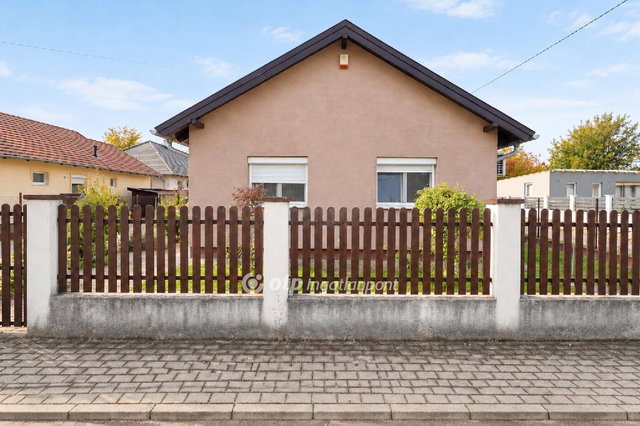 Eladó családi ház, Ráckevén 75.9 M Ft, 3 szobás