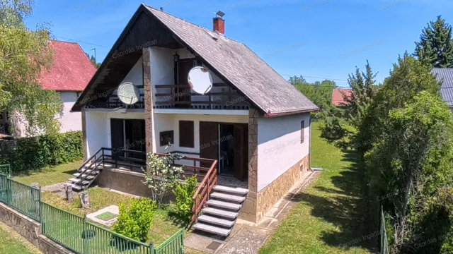 Eladó nyaraló, Zánkán 75 M Ft, 2+6 szobás