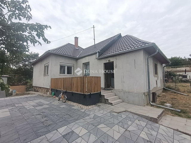 Eladó családi ház, Valkón 56 M Ft, 3 szobás