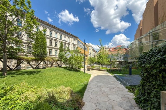 Eladó téglalakás, Budapesten, V. kerületben 79.5 M Ft, 3 szobás