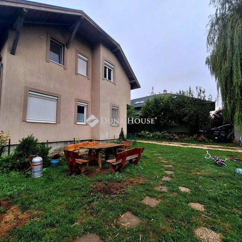 Eladó téglalakás, Etyeken 85 M Ft, 3 szobás