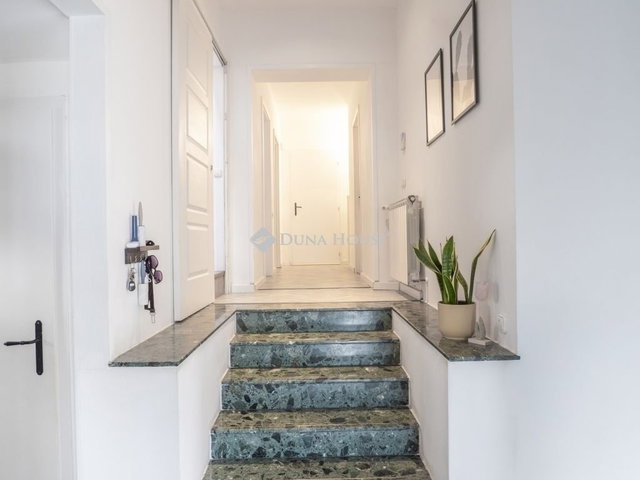 Eladó családi ház, Fóton 219 M Ft, 10 szobás