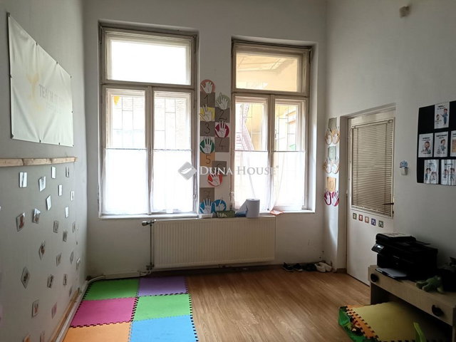 Eladó téglalakás, Békéscsabán, Szabadság téren 58 M Ft