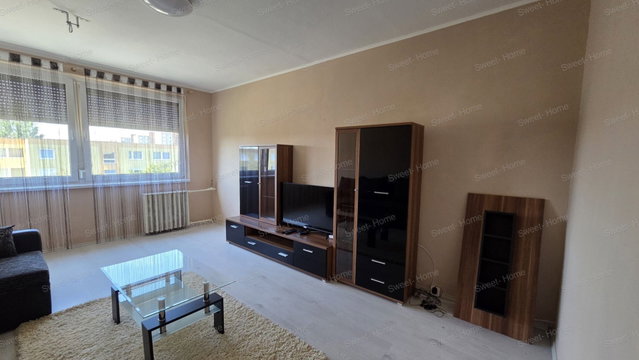 Eladó panellakás, Kecskeméten 39.9 M Ft, 2 szobás