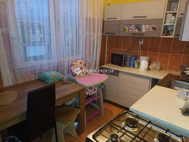 Eladó panellakás, Miskolcon, Szentpéteri kapun 36 M Ft, 3 szobás