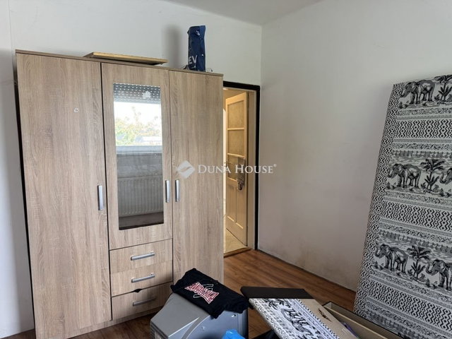 Eladó családi ház, Komáromban 85 M Ft, 3 szobás