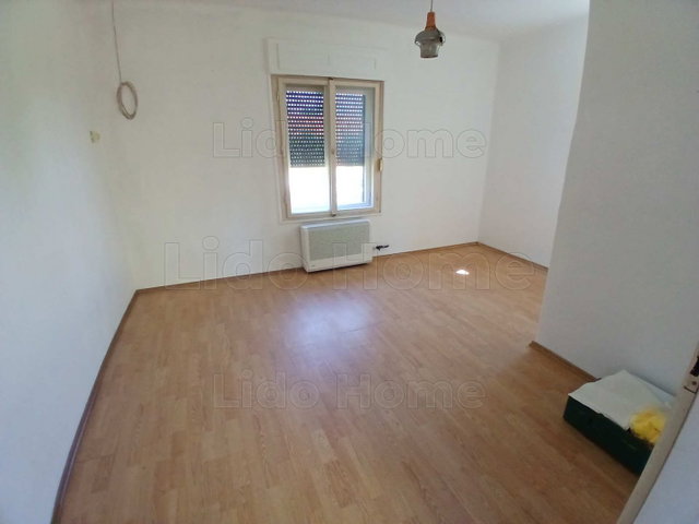 Eladó családi ház, Kisbéren 18.5 M Ft, 1 szobás