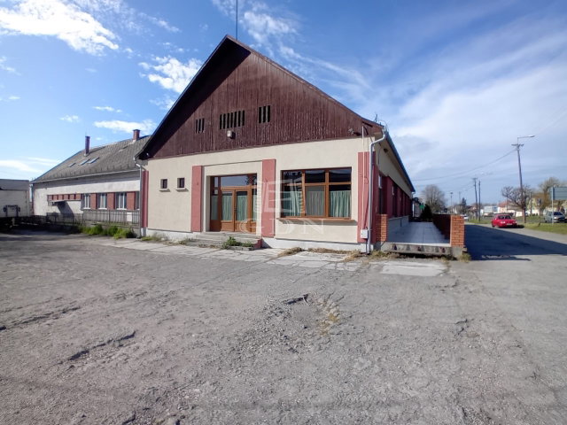 Eladó üzlethelyiség, Érsekcsanádon 230 M Ft