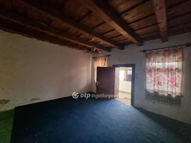 Eladó családi ház, Egyházaskeszőn 14 M Ft, 4+2 szobás