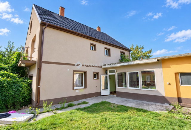 Eladó családi ház, Dunaszegen 128.9 M Ft, 7 szobás