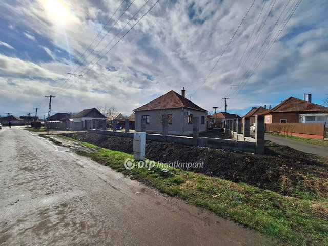Eladó családi ház, Komádiban 25.5 M Ft, 2 szobás