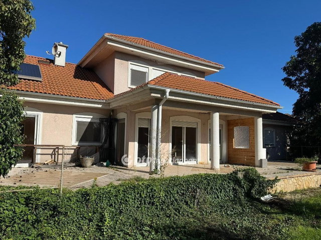 Eladó családi ház, Tiszafüreden 99 M Ft, 6 szobás