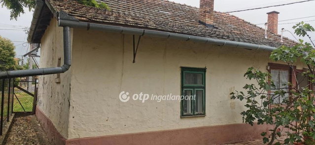 Eladó családi ház, Tiszaföldváron 6.9 M Ft, 3 szobás