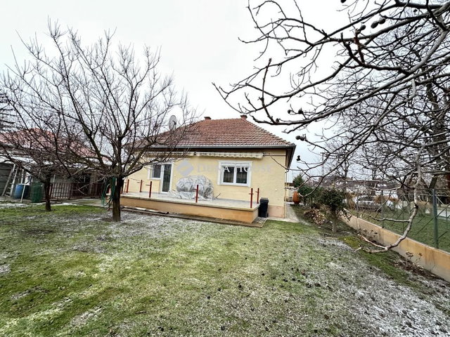 Kiadó családi ház, albérlet, Kecskeméten 800 E Ft / hó