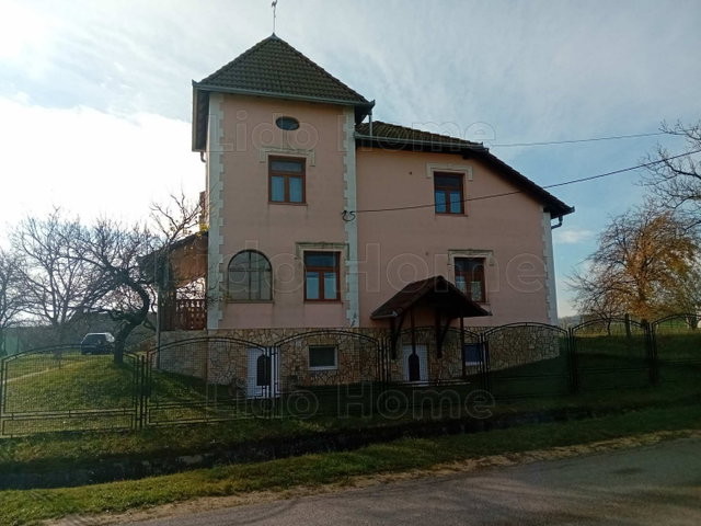 Eladó családi ház, Galambokon 115 M Ft, 11 szobás
