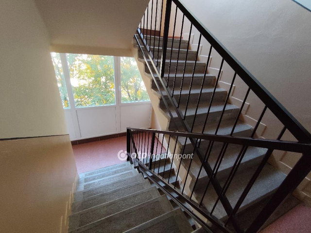 Eladó téglalakás, Tégláson 42 M Ft, 2 szobás
